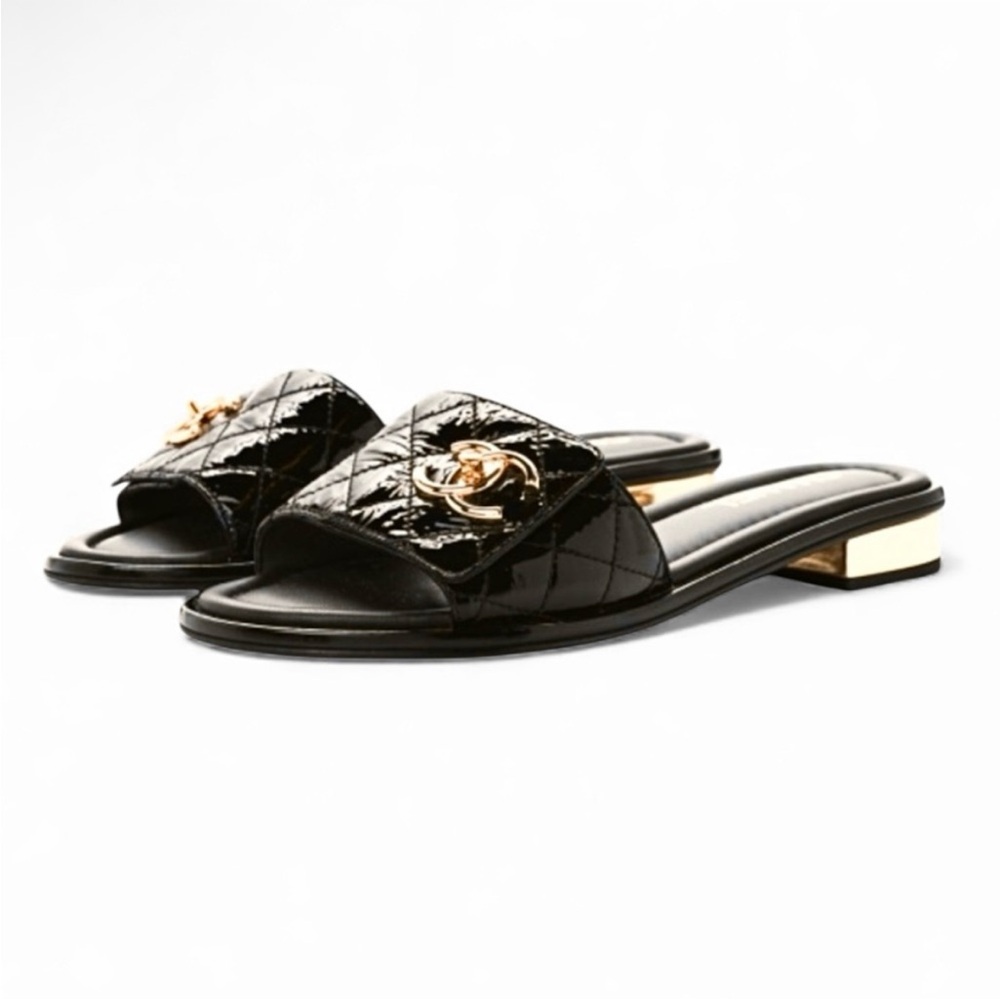 🆕💗CHANEL Black Quilted Patent Slide On Flats Sandals Mules CC Turn Lock GHW 37EU - Picture 4 of 16